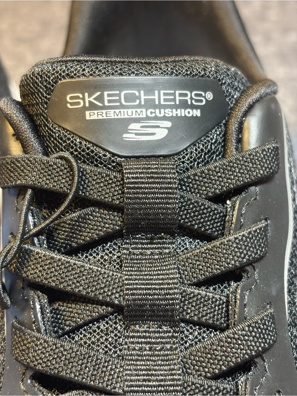 Skechers Hands Free Swift Fit Sneakers in Black and Purple Women’s Size 10